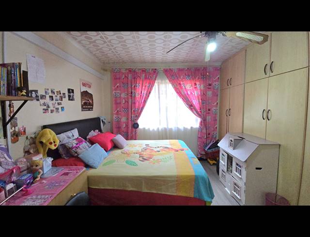 3 BEDROOM FREEHOLD FOR SALE IN SHALLCROSS